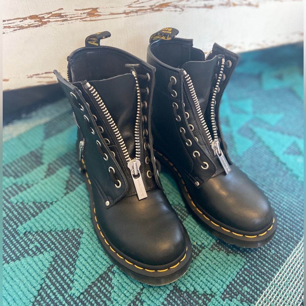 Dr. Martens | 1460 WOMEN'S DOUBLE ZIP LEATHER LACE UP BOOTS | US 7